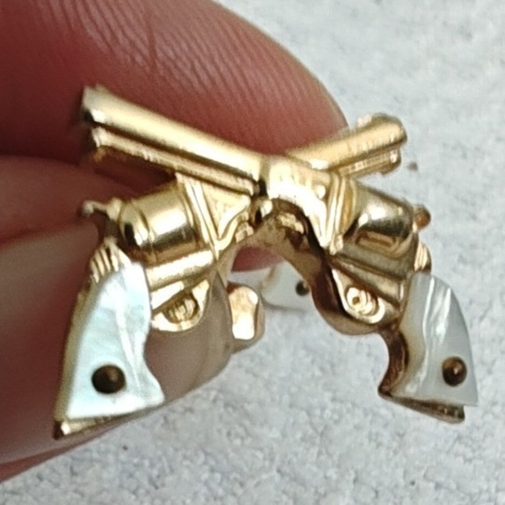 Cufflinks Gold Swank Vintage Crossed Revolvers Mother of Pearl Grips Mens